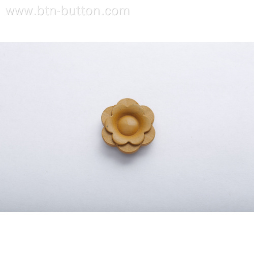 Wooden buttons for shirts